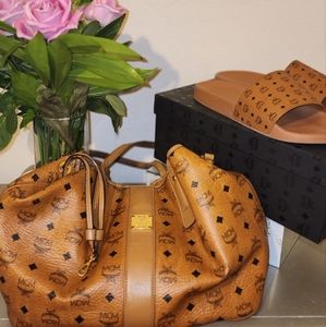 Shoulder bag and matching slides